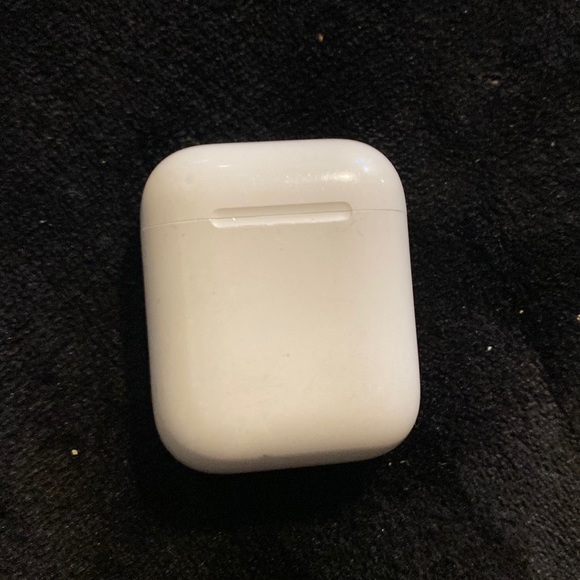 AirPod Charging Case - Picture 1 of 3